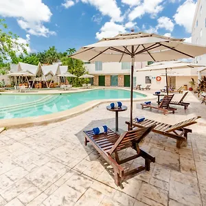 https://maria-del-carmen.hotelsmerida.org